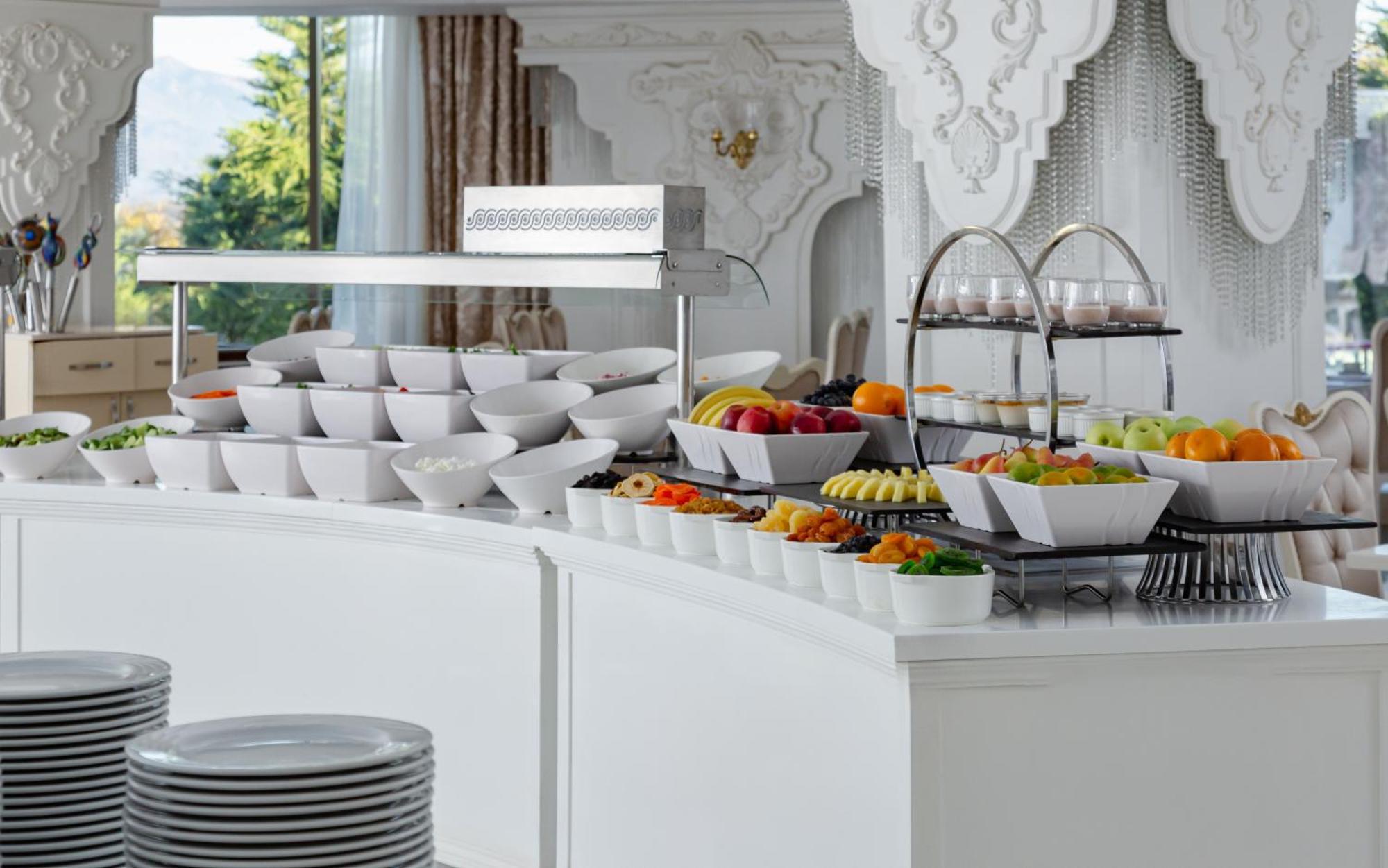 Shamakhi Palace Sharadil Seredil Eksteriør billede A buffet