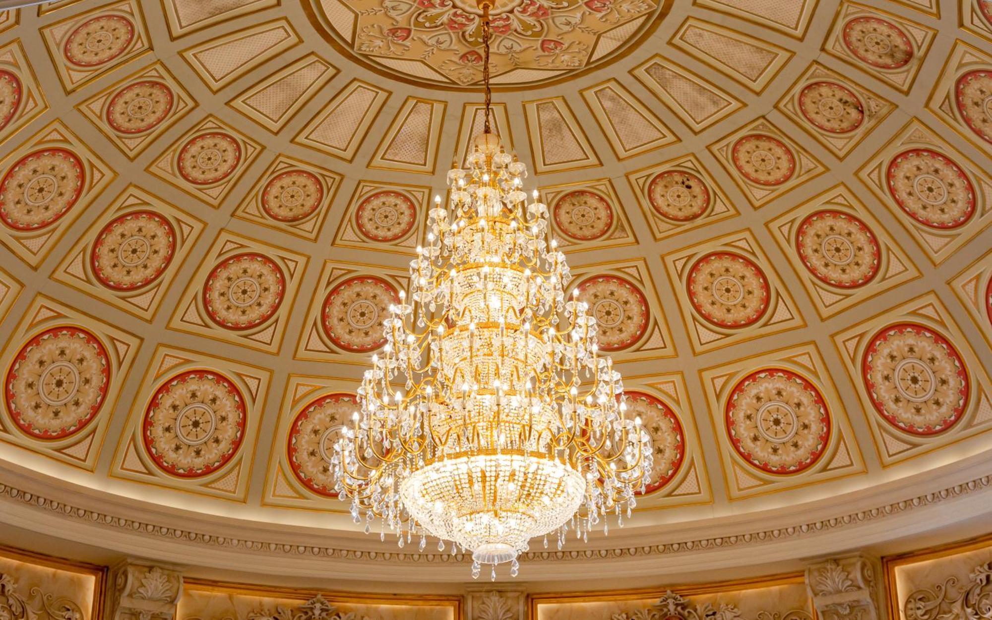 Shamakhi Palace Sharadil Seredil Eksteriør billede The ceiling of the ballroom