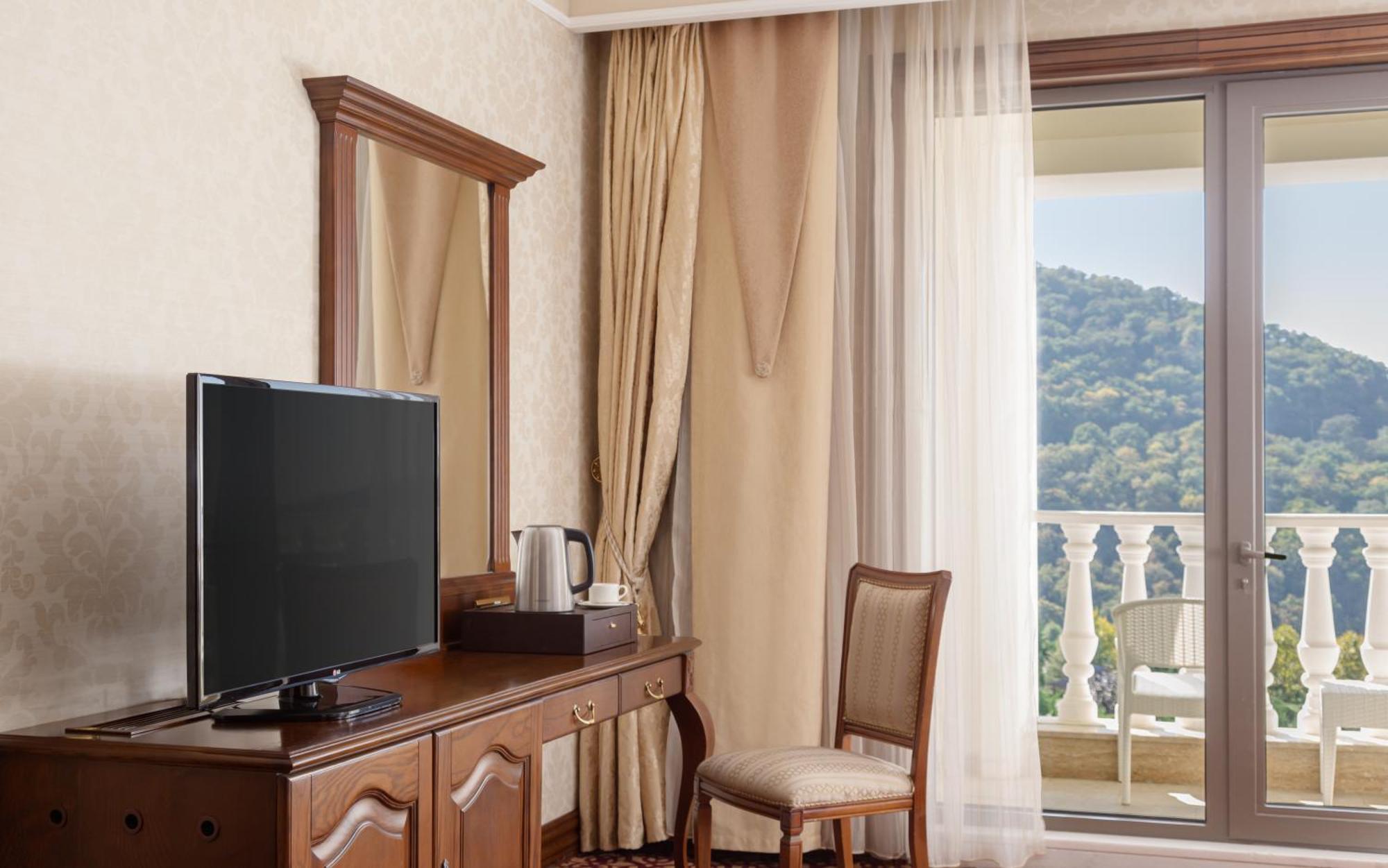 Shamakhi Palace Sharadil Seredil Eksteriør billede A television in a hotel room